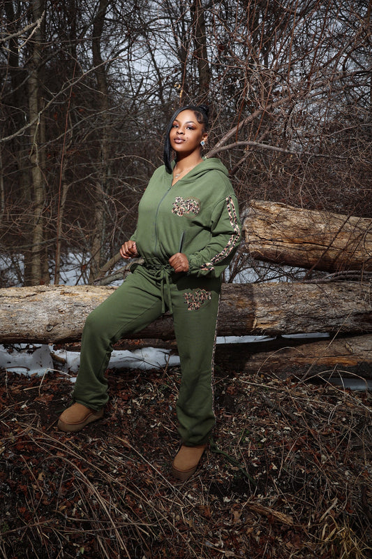 CHEETAH PRINT SWEATSUIT(FOREST)